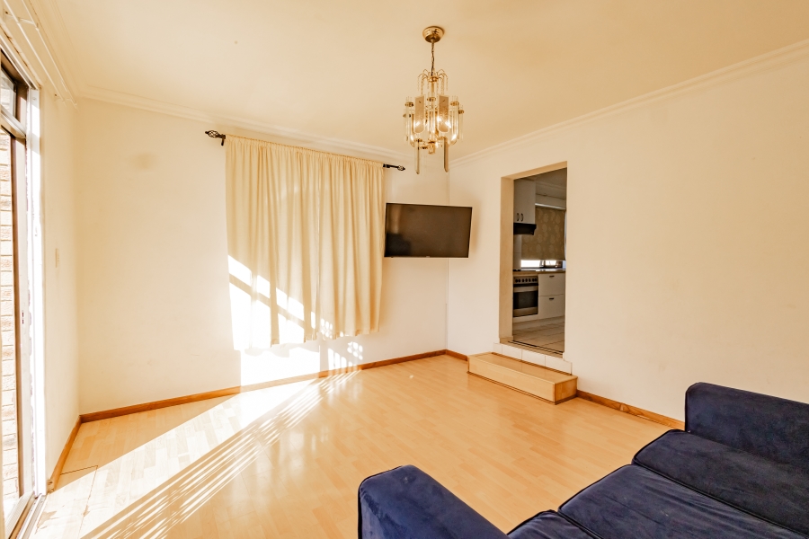 To Let 1 Bedroom Property for Rent in Loevenstein Western Cape